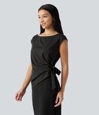 Blouse esprit bureau rayée à encolure bateau avec mancherons, fronces, lien côté et ourlet asymétrique