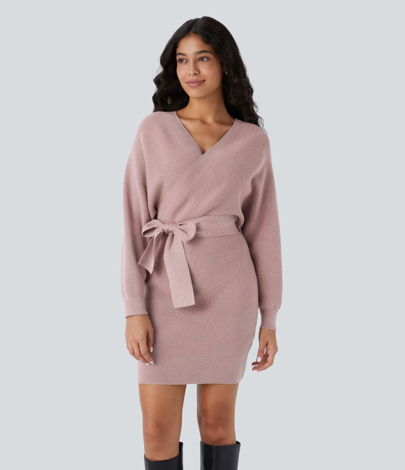 Robe-pull courte décontractée à col V croisé, manches chauve-souris longues et ceinture