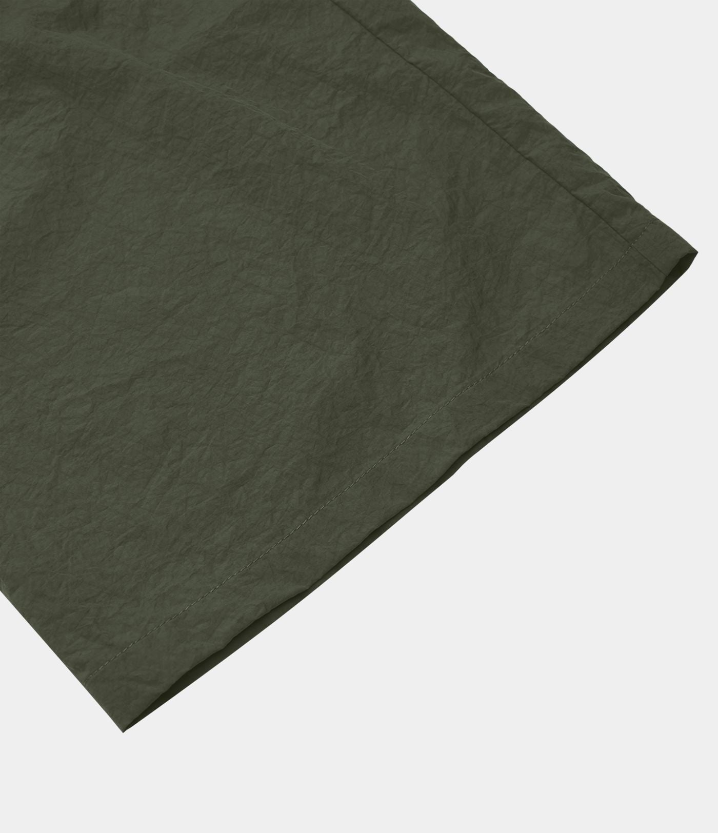 Pantalon cargo décontracté à taille moyenne, jambes larges, boutons, fermeture éclair et poches latérales