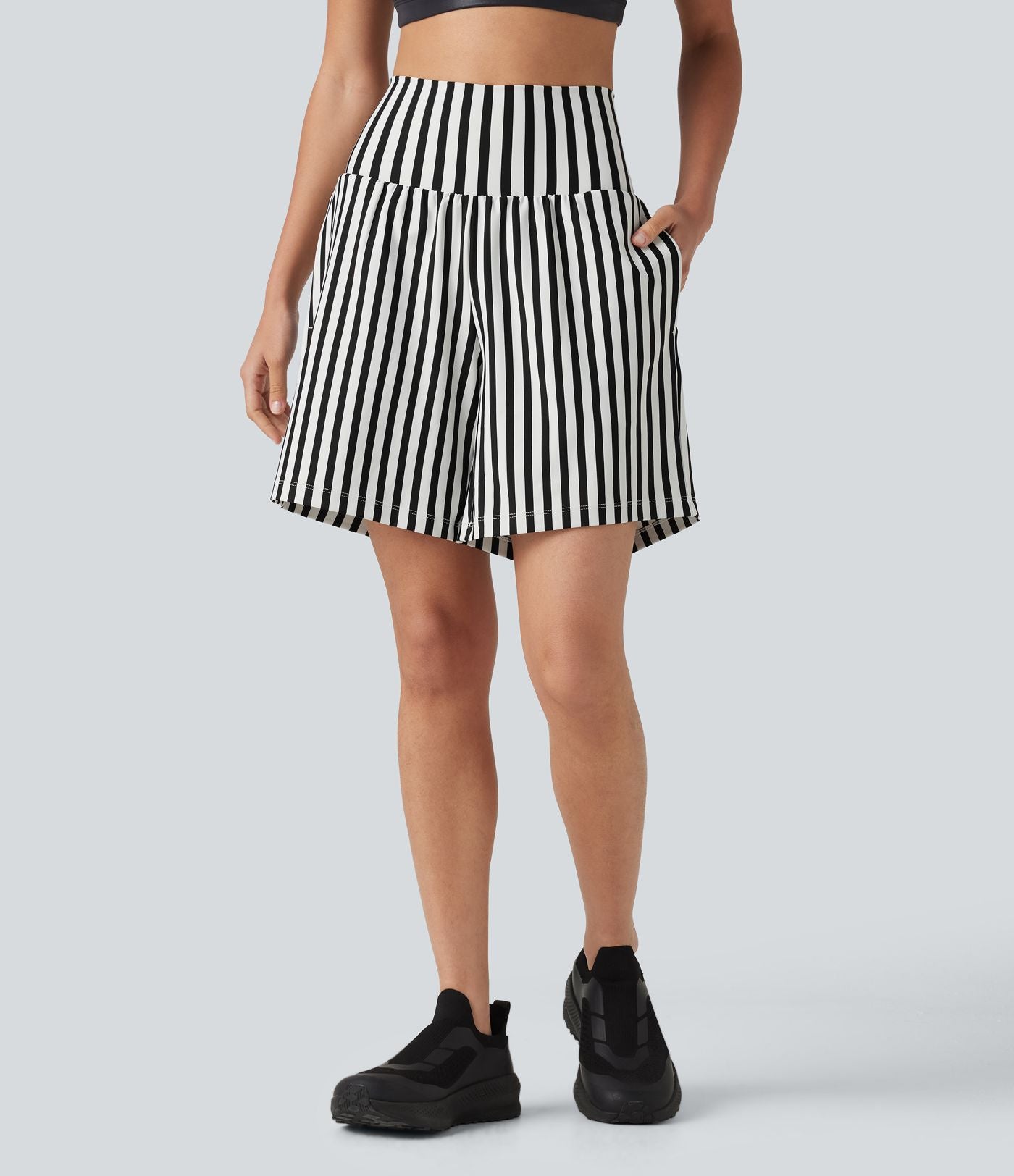 Short ample de yoga 2 en 1 taille haute à rayures, 17,5 cm (7 pouces), avec poches
