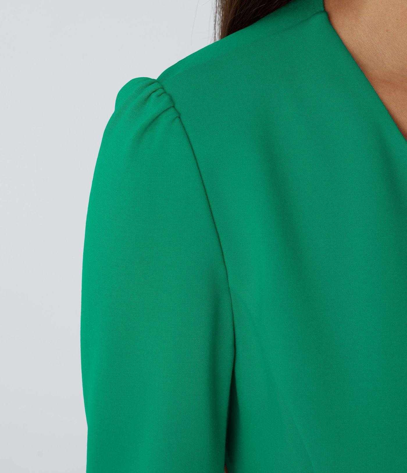 Blazer tailleur ajusté à col rond, manches longues avec boutons décoratifs