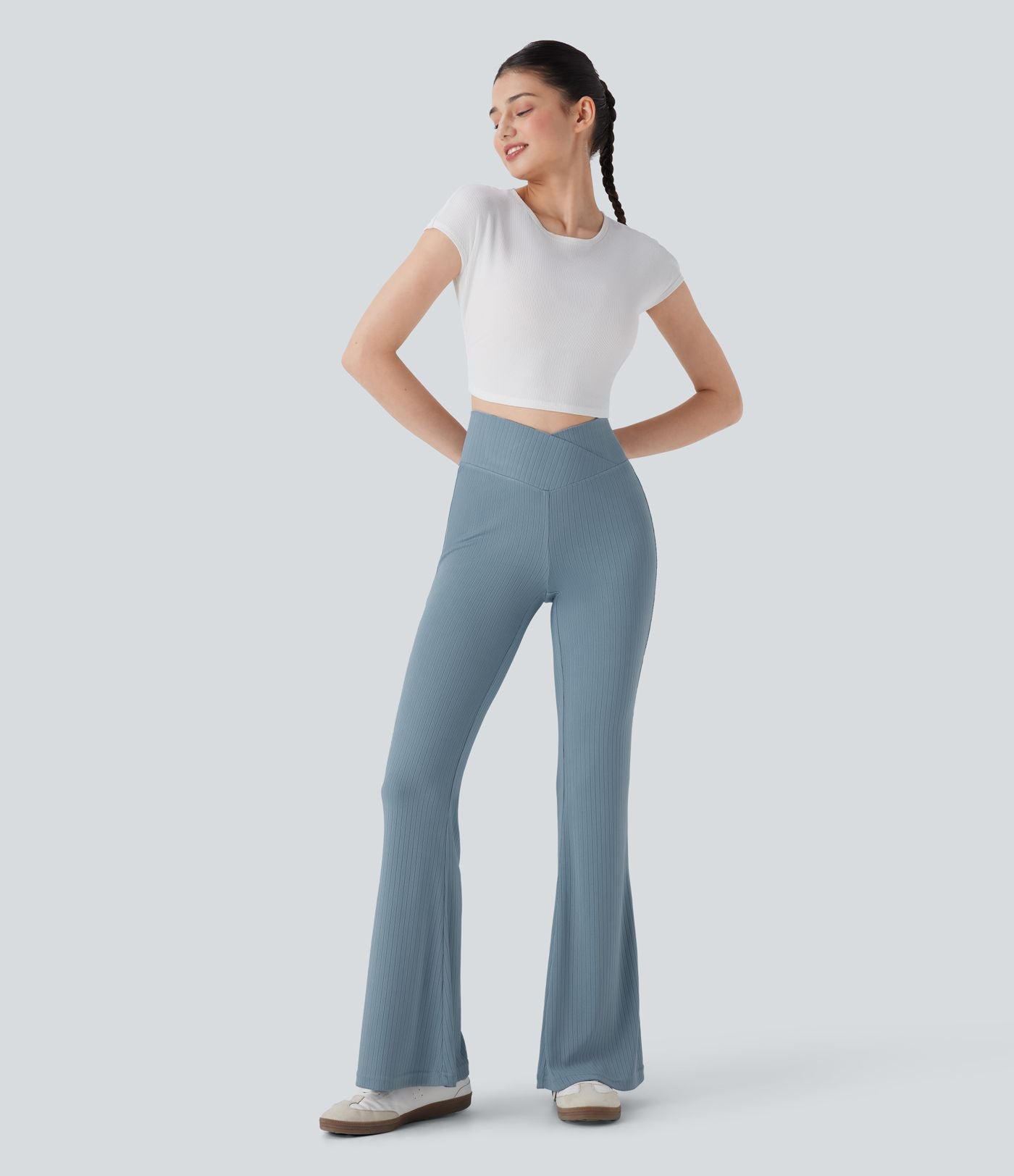 Pantalon large fluide côtelé à taille haute croisée avec poche arrière