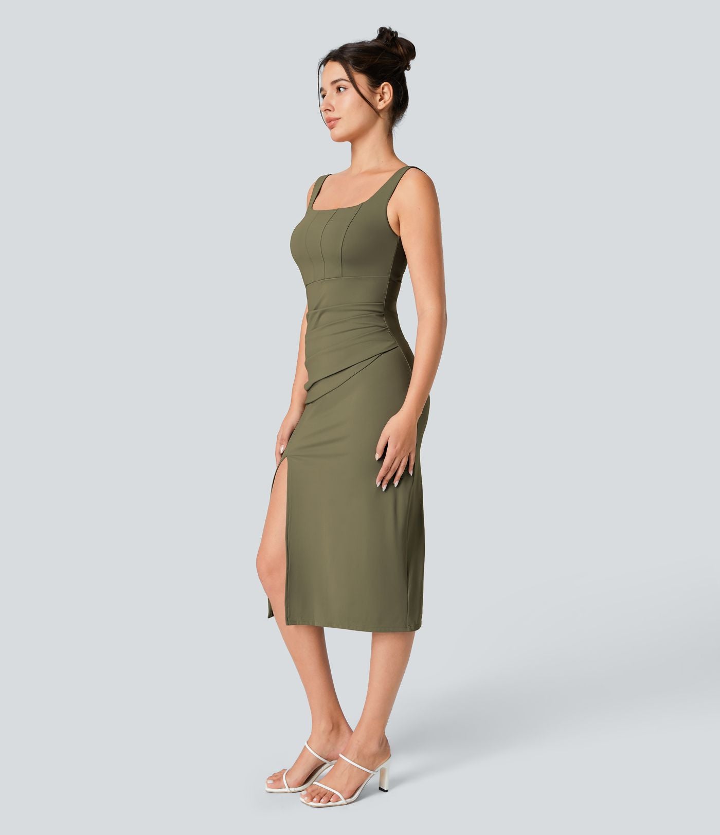 Robe corset midi moulante ruchée à encolure carrée, dos nu, brassière intégrée
