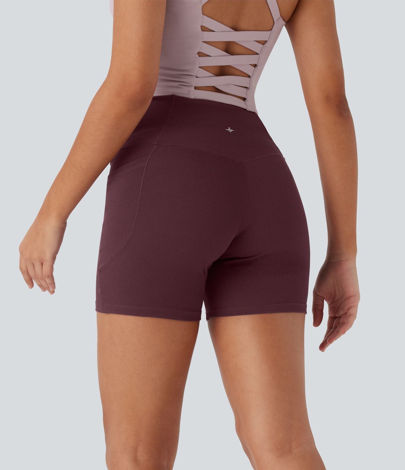 Short de yoga gaufré à taille haute croisée avec poches latérales 12,5 cm