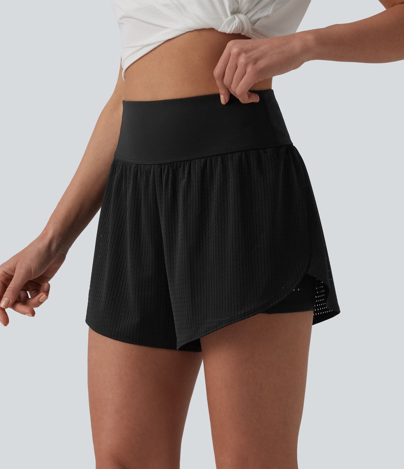 Short yoga 2-en-1 gainant taille haute à pois réfléchissants, ourlet arrondi croisé et œillets avec poches
