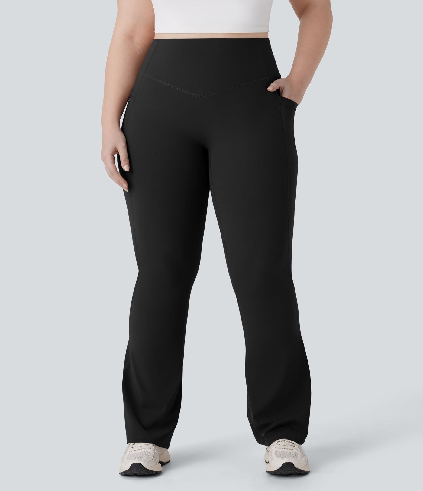 Pantalon de yoga à coupe bootcut gainant galbant taille haute grande taille avec effet scrunch et poches Halara UltraSculpt™