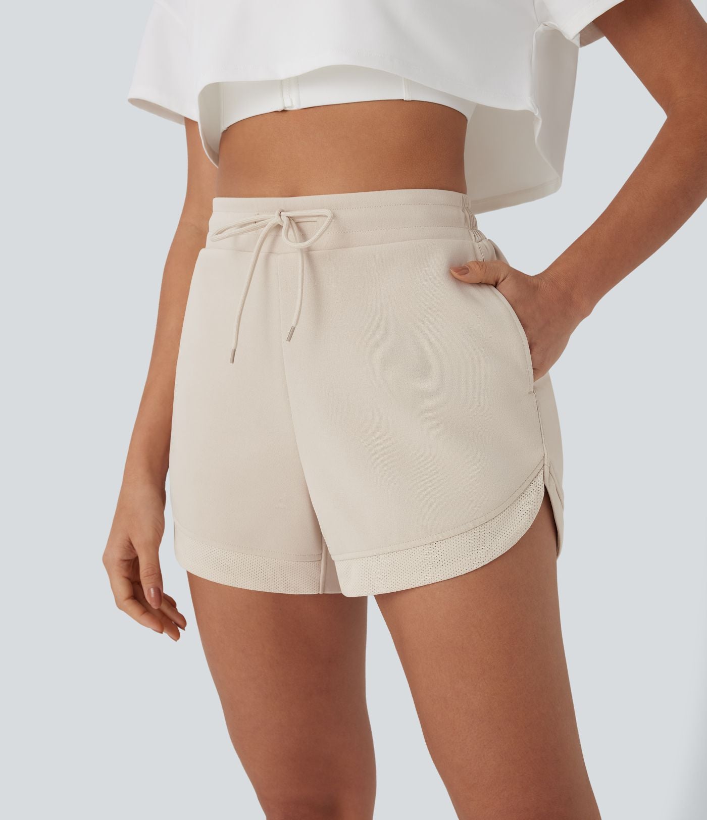 Short de yoga taille haute avec cordon de serrage, filet contrasté, ourlet courbé et poches