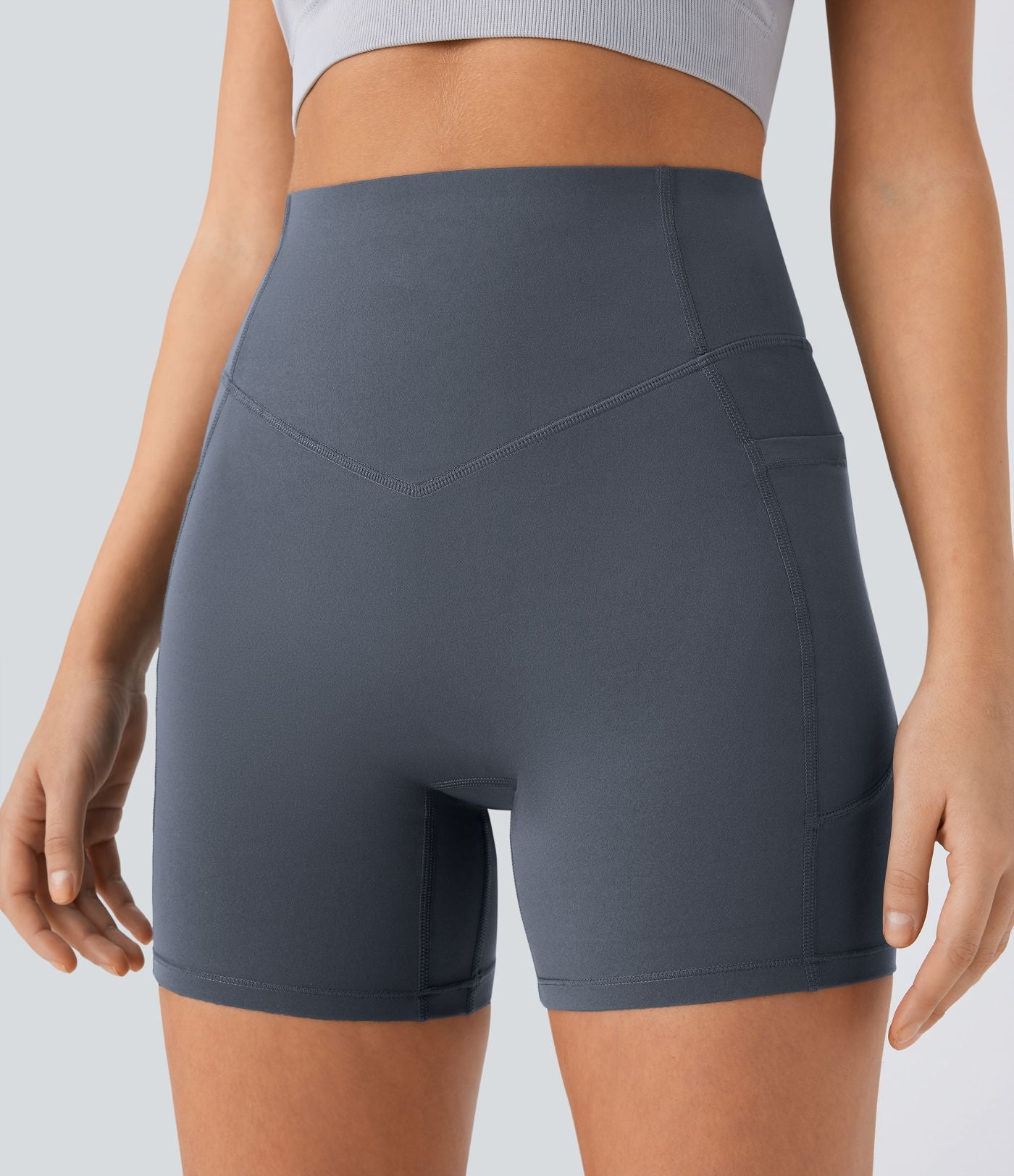 Short cycliste 12,5 cm d'entraînement gainant galbant taille haute avec effet scrunch et poches Halara UltraSculpt™