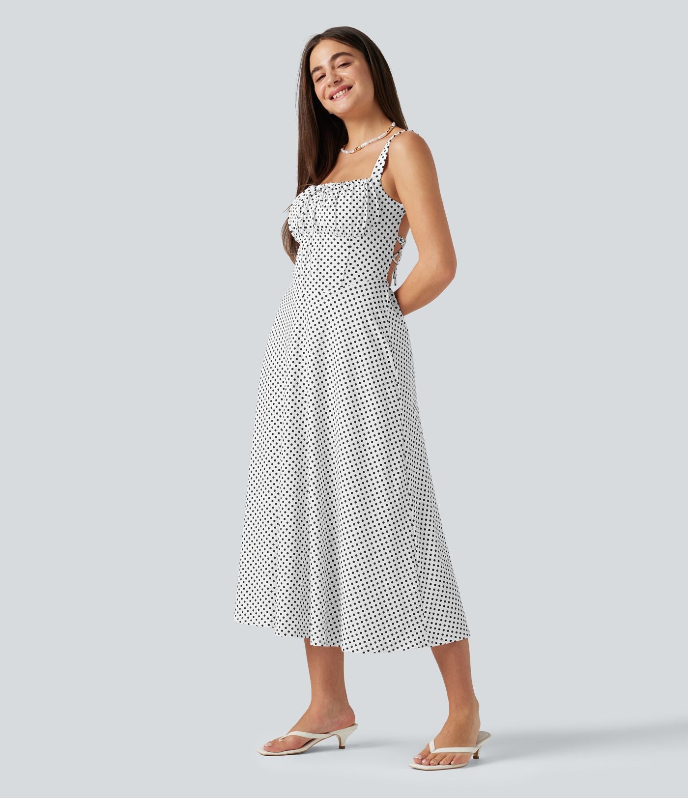 Robe midi fluide à pois à bretelles croisées dos nu col carré sans manches froncée avec soutien-gorge intégré
