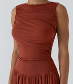 Robe longue à encolure bateau, bretelles asymétriques, côtés froncés et poches