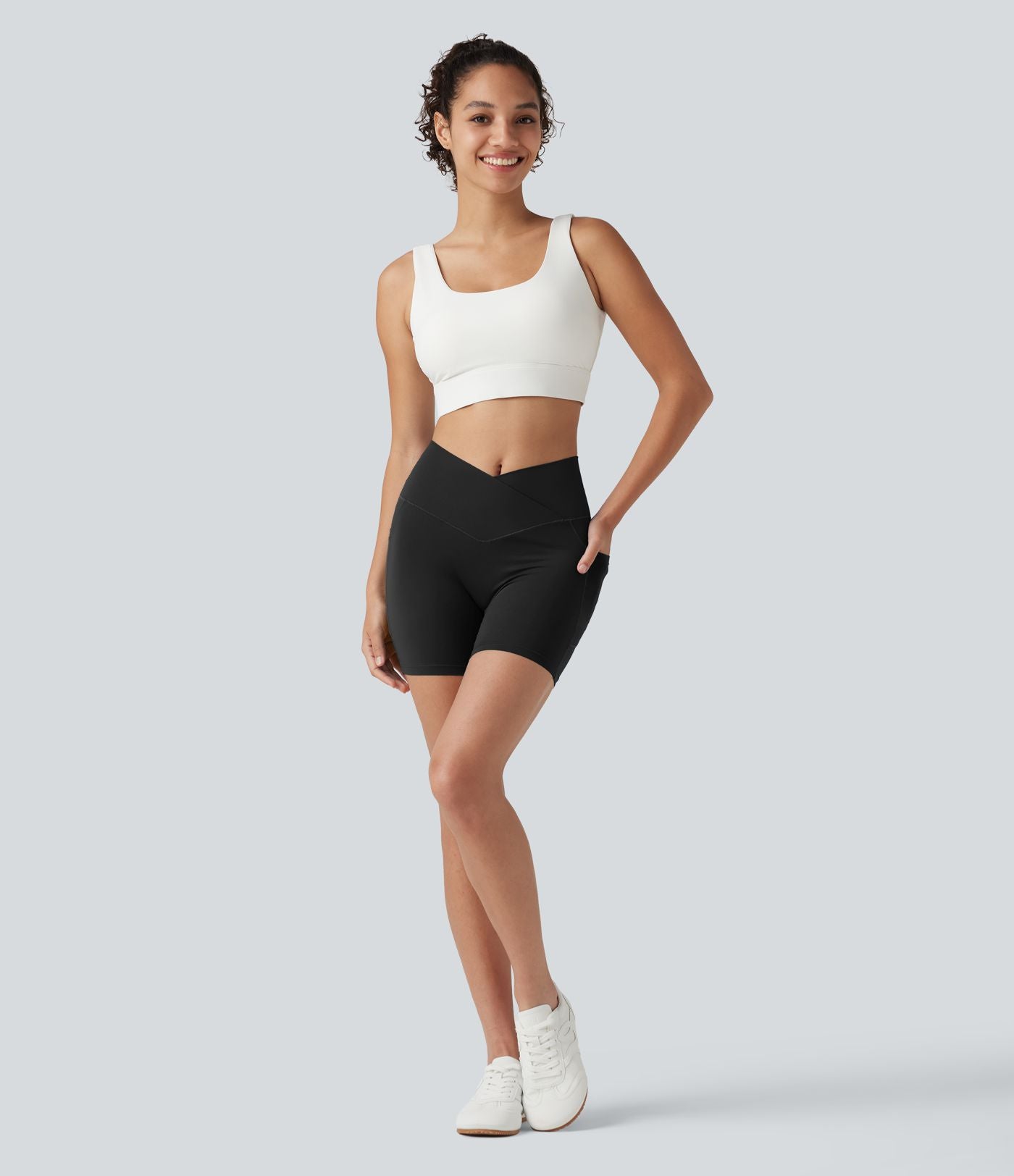 Short cycliste de yoga SoftlyZero™ 13 cm taille haute croisée avec poches et protection solaire UPF50+