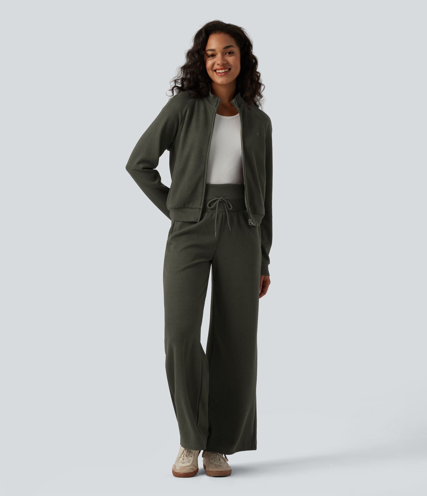 Veste casual côtelée à col montant, manches longues et fermeture zippée avec poches