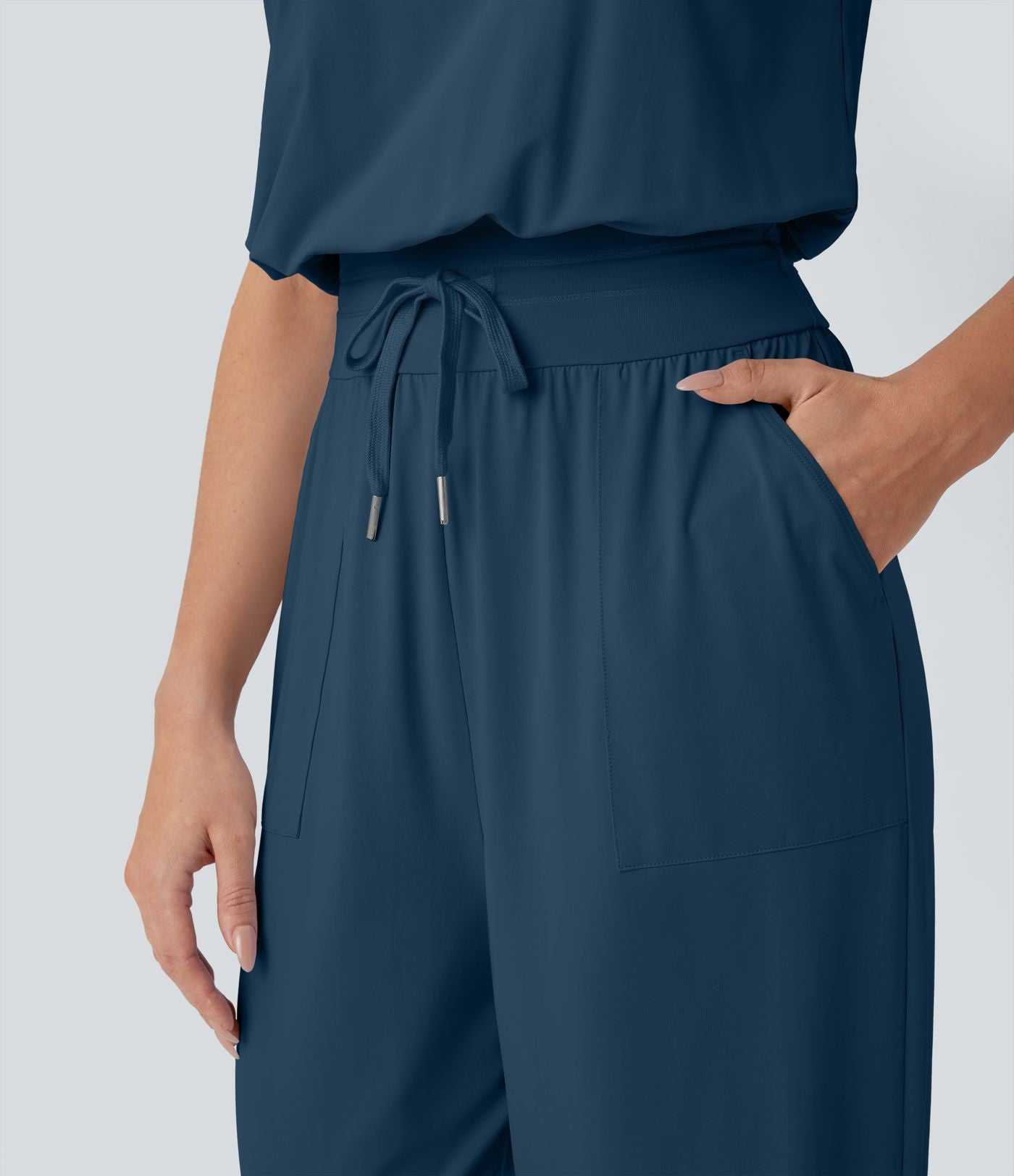 Combinaison de yoga col bateau sans manches dos nu avec découpes et poches latérales à cordon de serrage effet frais InstantCool, protection solaire UPF50+