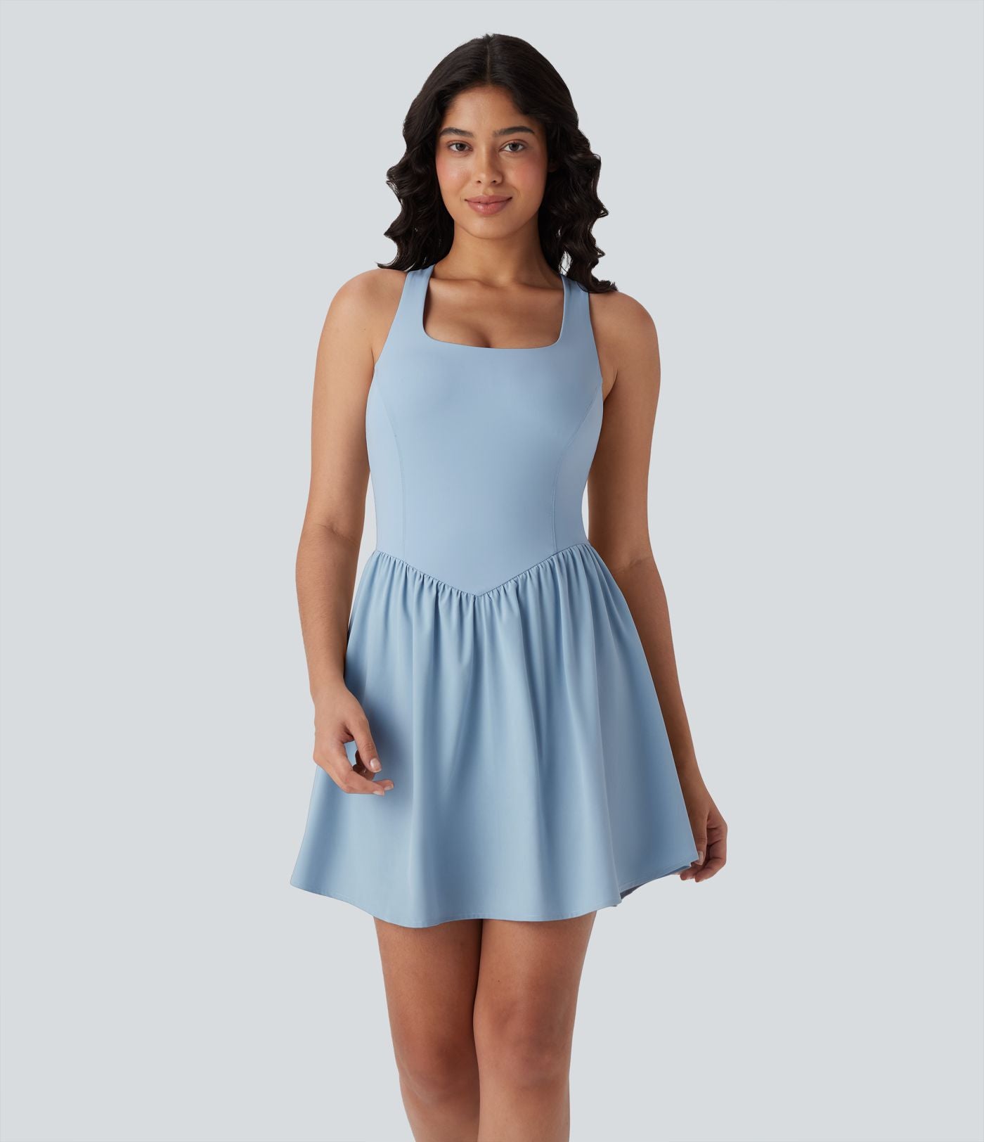 Robe active fluide Breezeful™ mini 2-en-1 à séchage rapide avec dos nu, style corset et poche - Longueur allongée