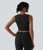 Brassière de sport courte en maille côtelée effet frais InstantCool anti-odeurs avec détail torsadé, superposition en mesh et brassière intégrée, protection solaire UPF40+
