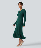 Robe midi fluide en maille côtelée à col Henley et manches longues