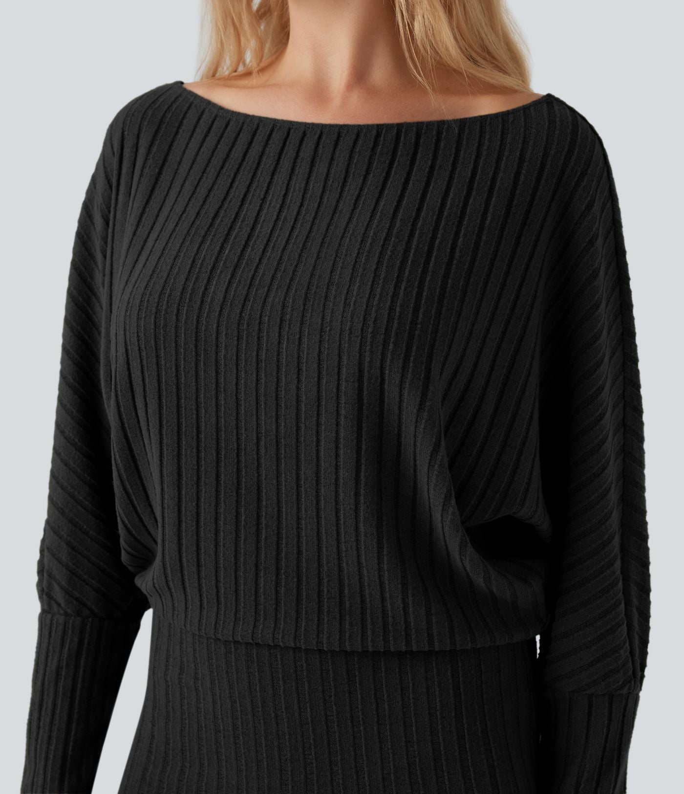 Robe de mi-longue moulante décontractée maille côtelée épaules dénudées manches chauve-souris