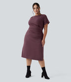 Robe midi grande taille moulante froncée à manches courtes avec fente pour le travail