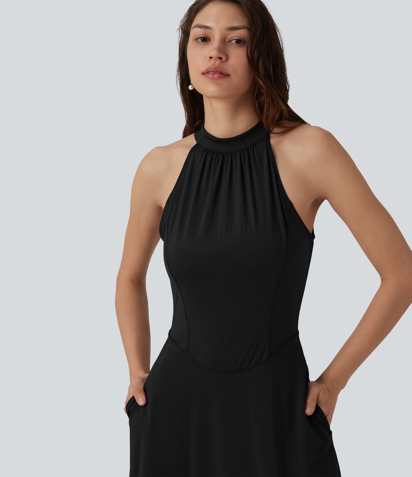 Robe midi fluide à col cheminée, sans manches, zip invisible, en satin extensible à effet frais InstantCool, idéale pour demoiselles d'honneur et invitées de mariage, avec poches