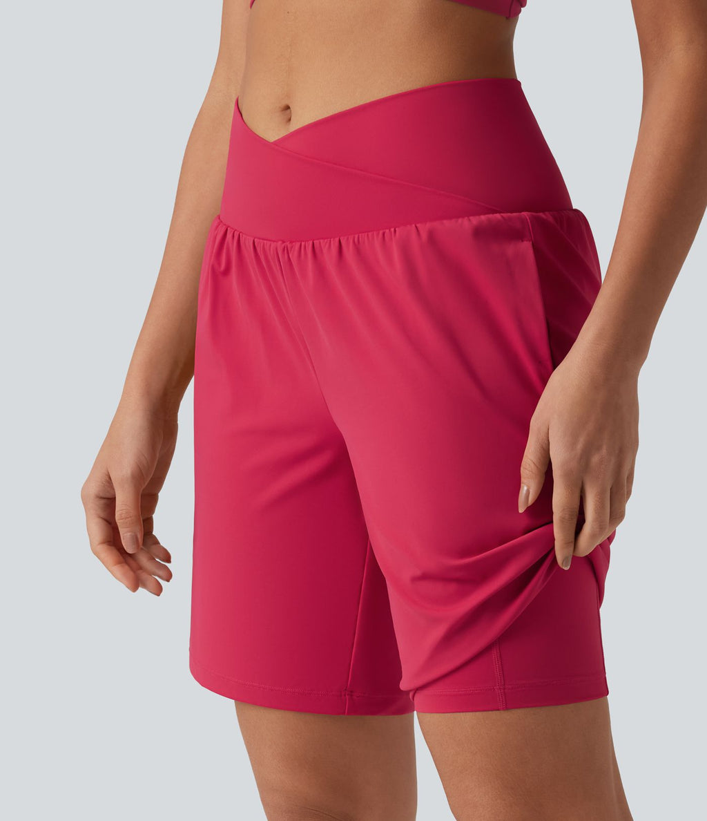 Short de yoga 2-en-1 taille haute croisée en SoftlyZero™ Airy à effet frais InstantCool 22,9 cm avec poches