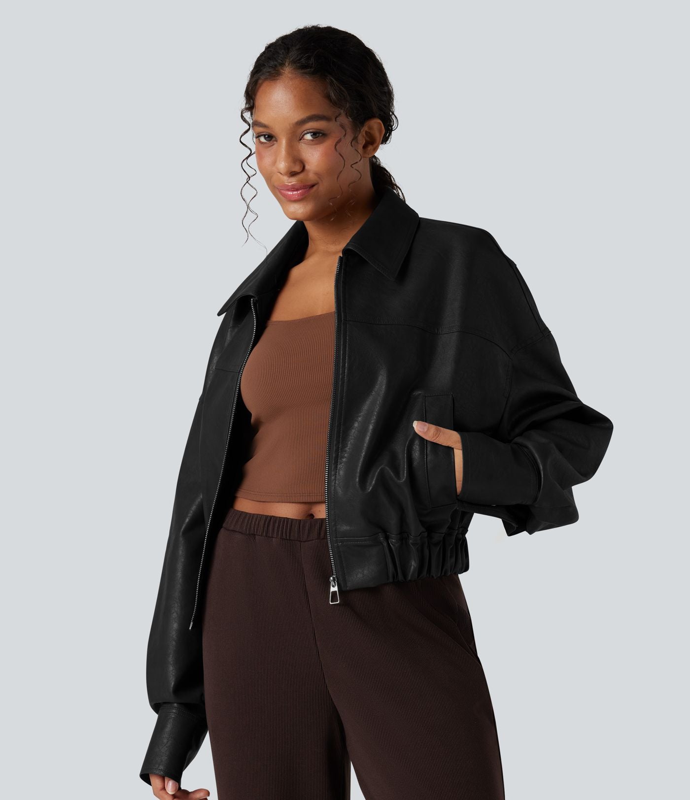 Veste décontractée en tissu enduit à fermeture éclair et manches longues avec poches