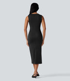 Robe mi-longue moulante fendue col carré sans manches