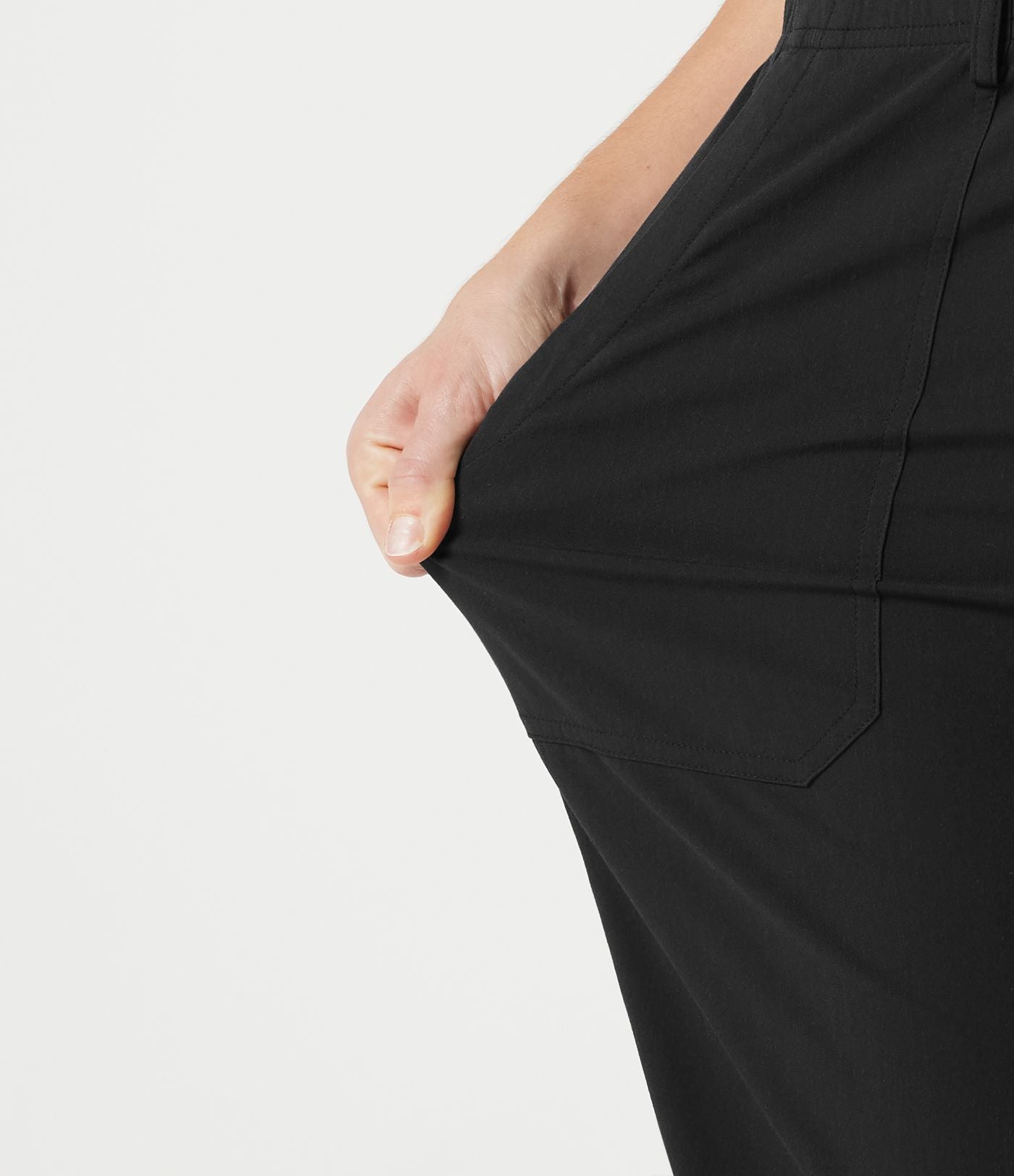 Bermuda casual taille haute en lin stretch avec ourlets retroussés et poches