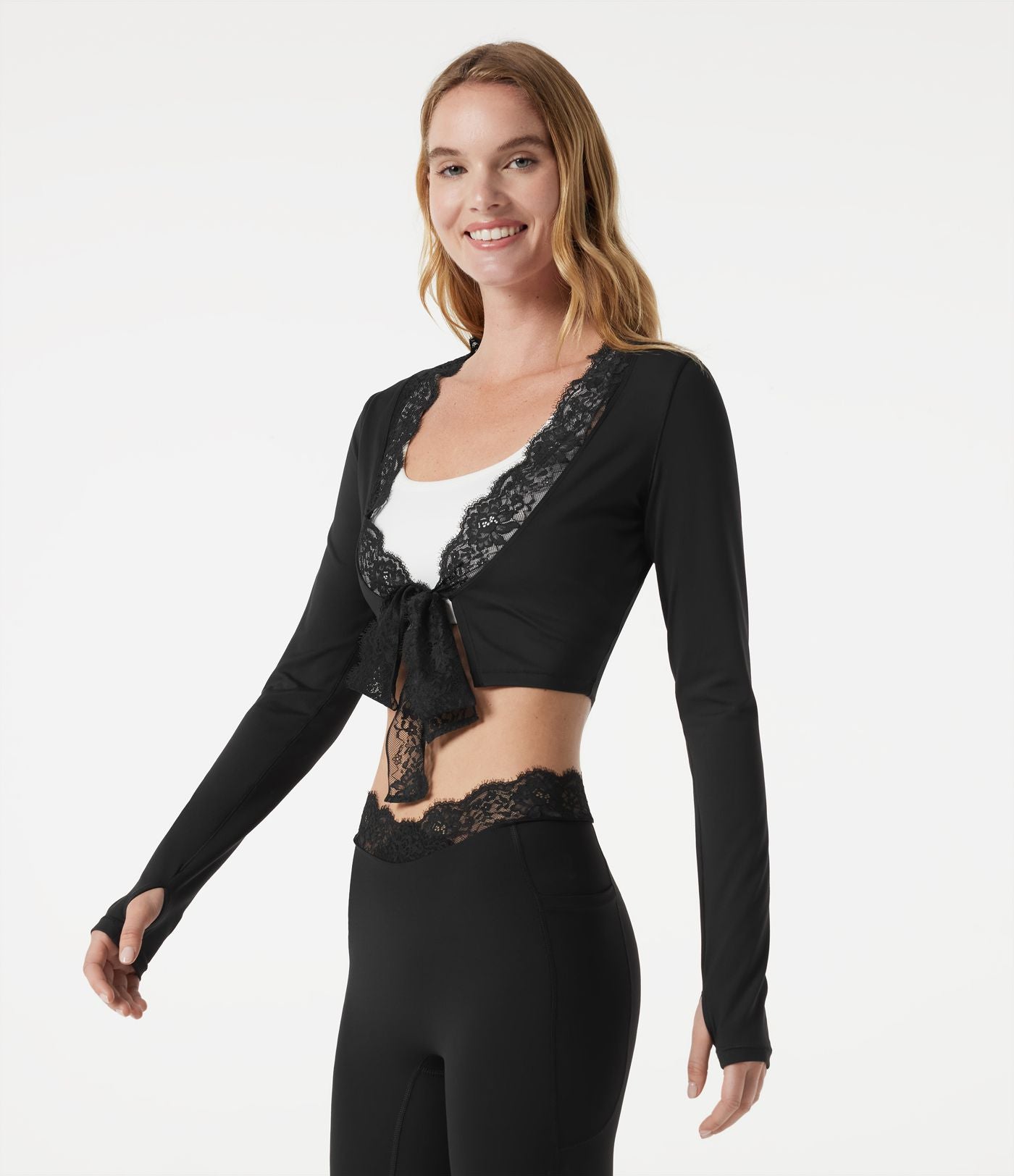 Haut yoga crop top SoftlyZero™ Plush à manches longues avec passe-pouces, nœud devant et dentelle contrastée