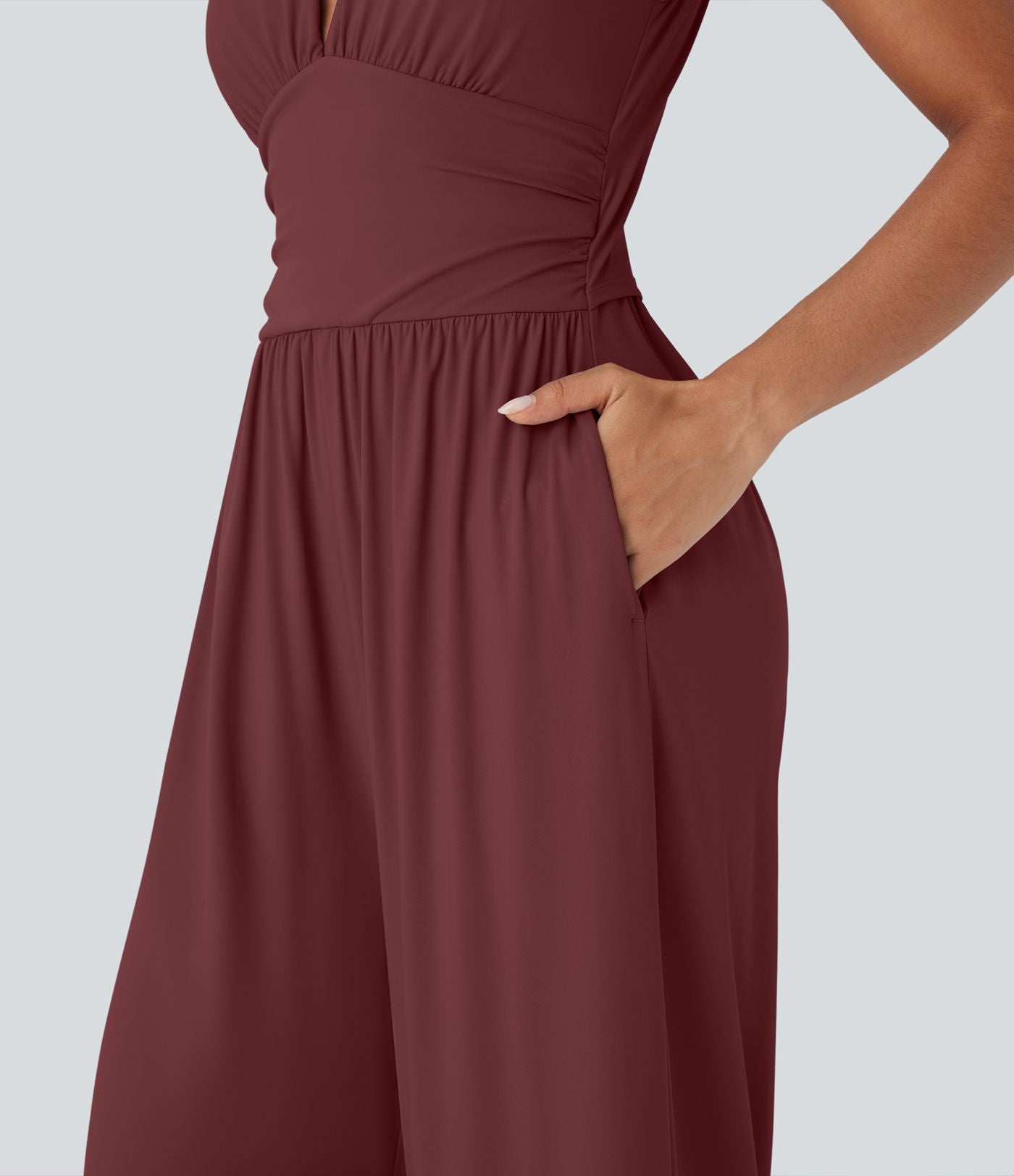 Combinaison décontractée SoftlyZero™ Airy à effet frais InstantCool à col V sans manches avec fronces, poches latérales et zip invisible, accès facile Easy Peasy