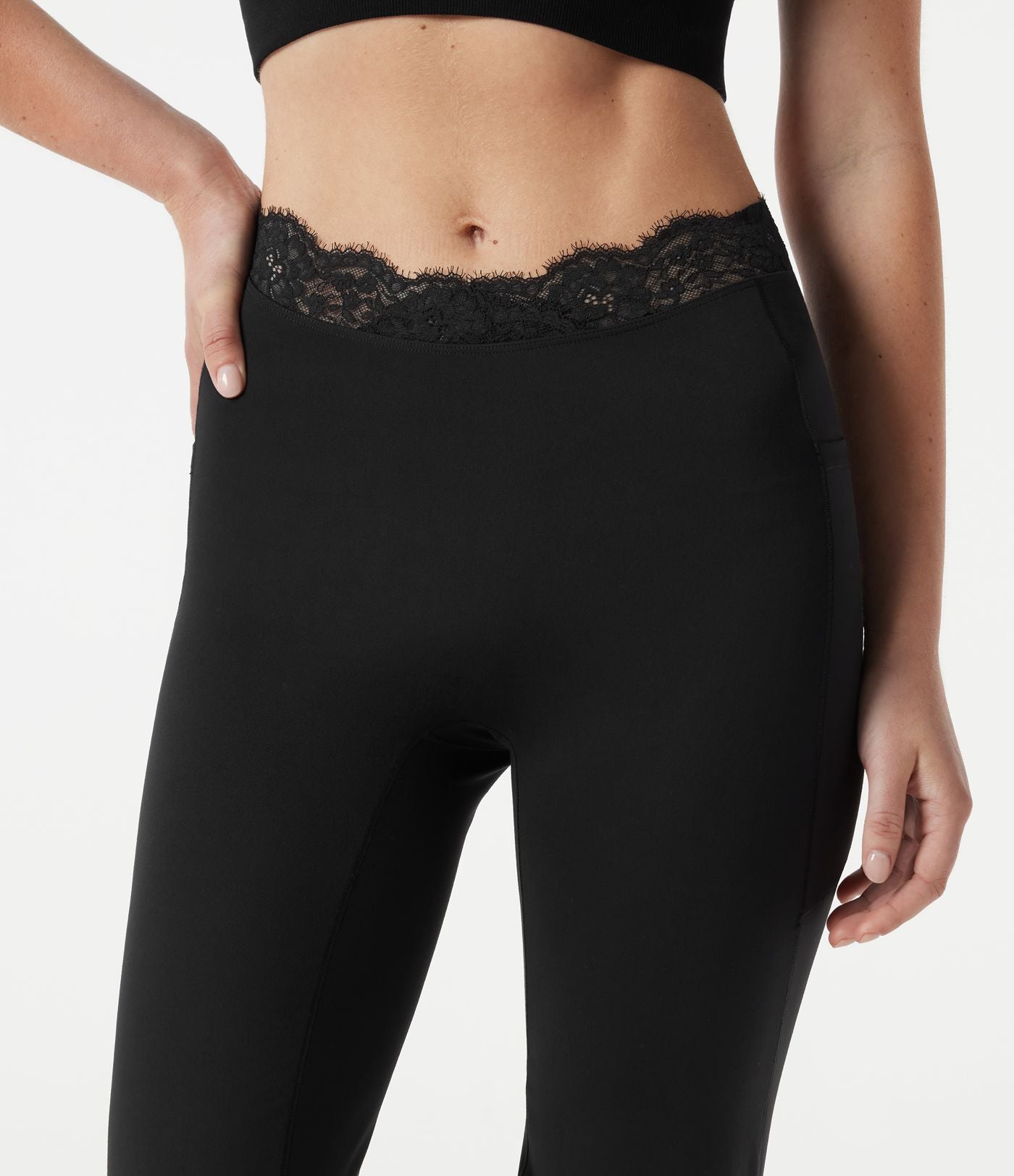 Jogging de danse coupe ballon taille haute SoftlyZero™ avec dentelle contrastée, poches et protection solaire UPF50+