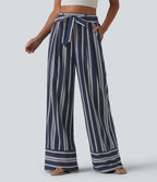 Pantalon large taille haute à rayures avec ceinture et poches