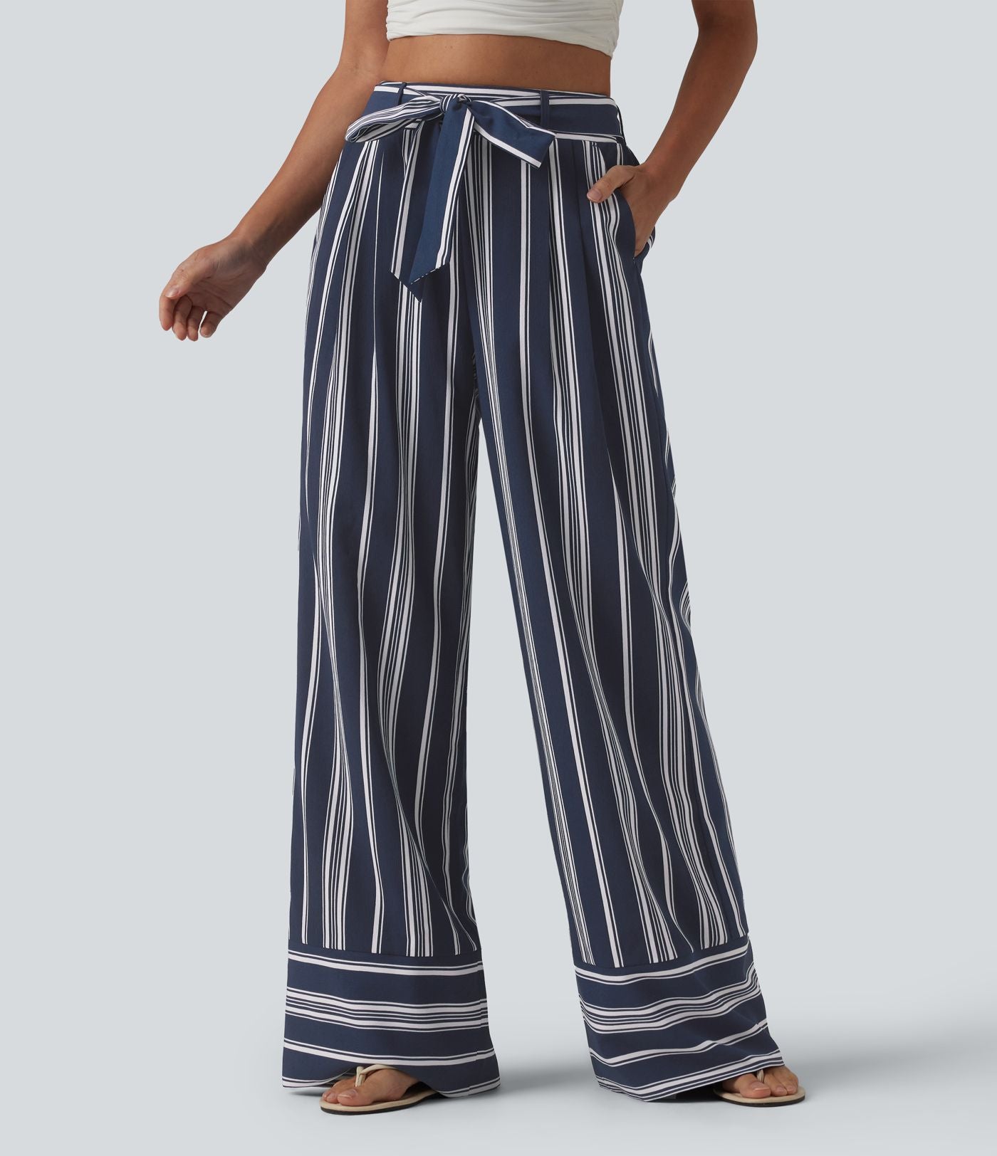 Pantalon large taille haute à rayures avec ceinture et poches