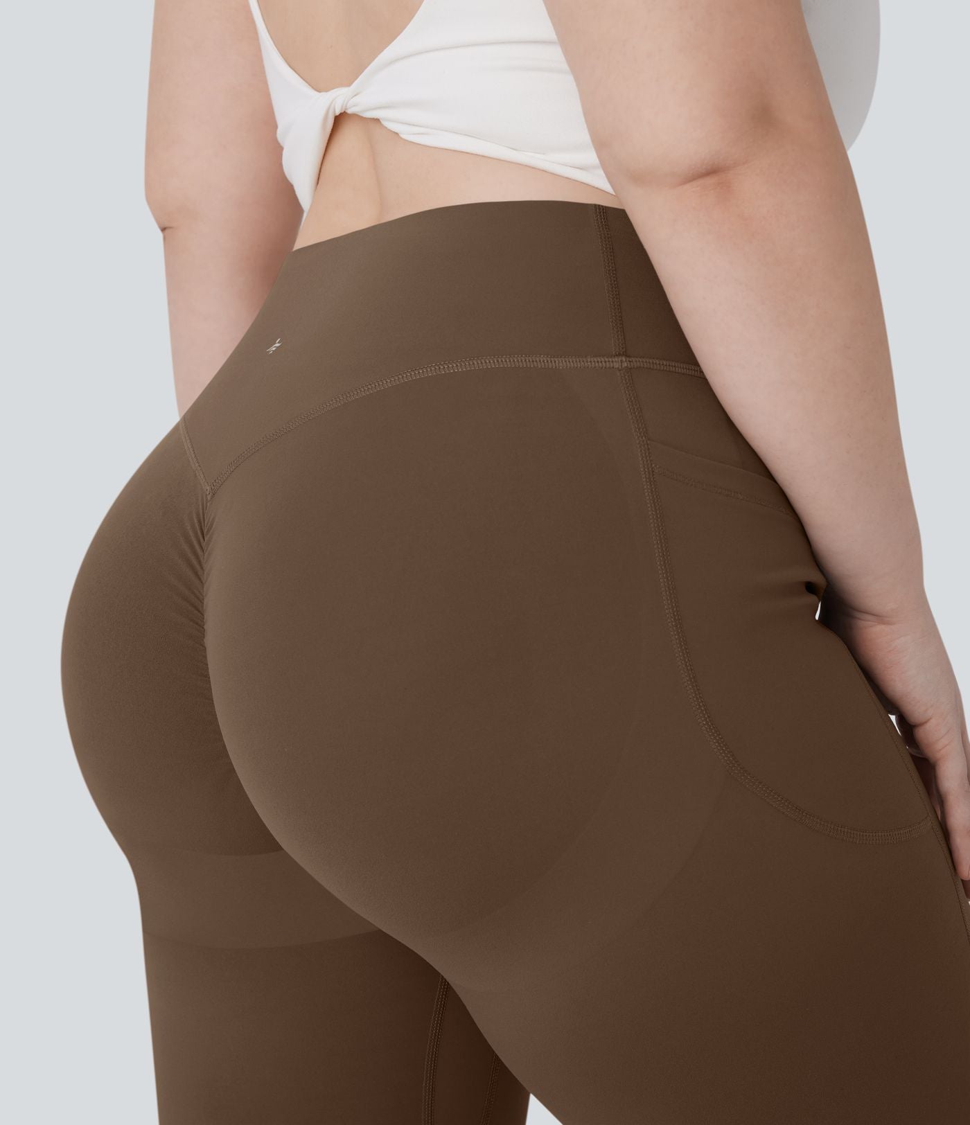 Pantalon de yoga à coupe bootcut gainant galbant taille haute grande taille avec effet scrunch et poches Halara UltraSculpt™