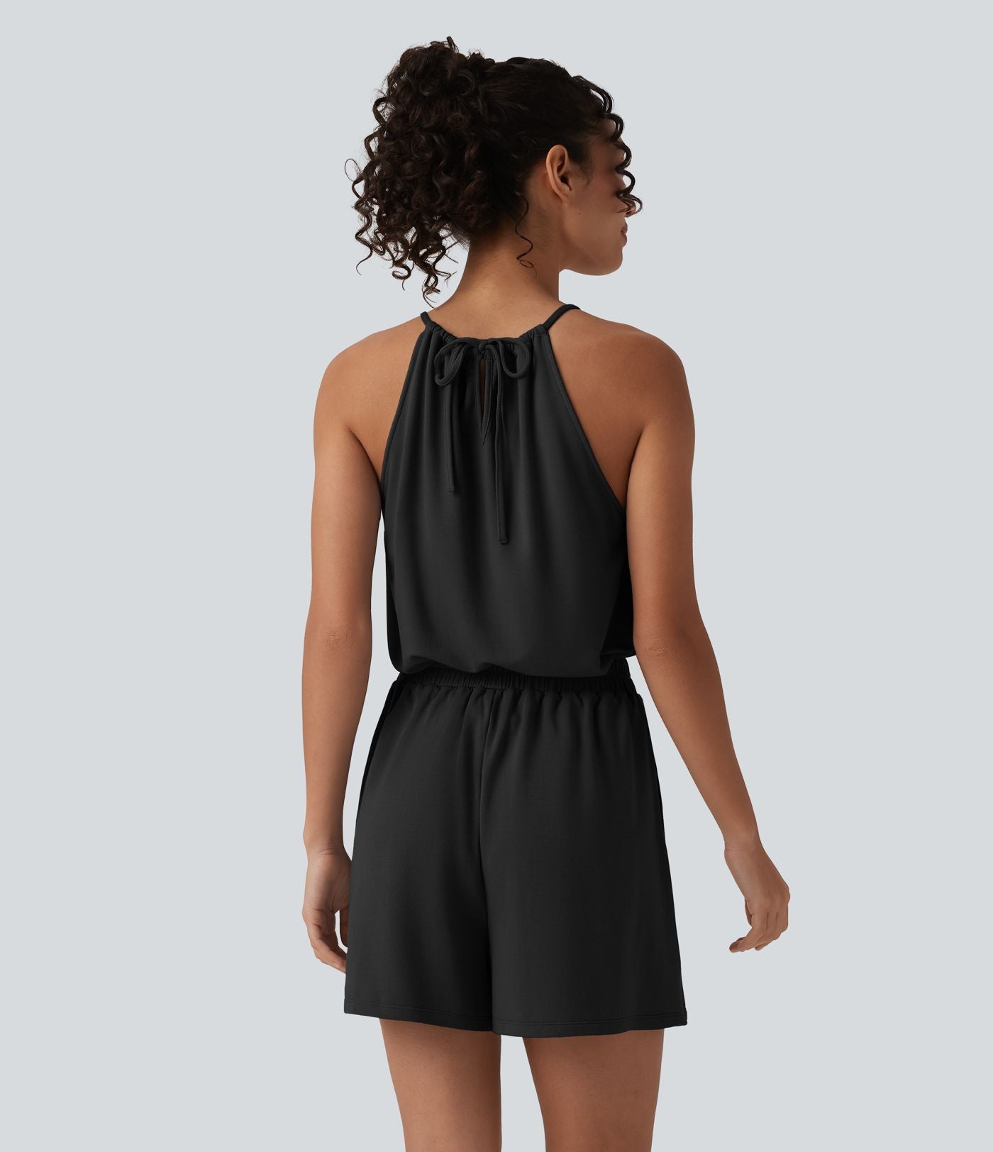 Combishort casual plissé col licou sans manches avec dos à nouer et poches – Easy Peasy