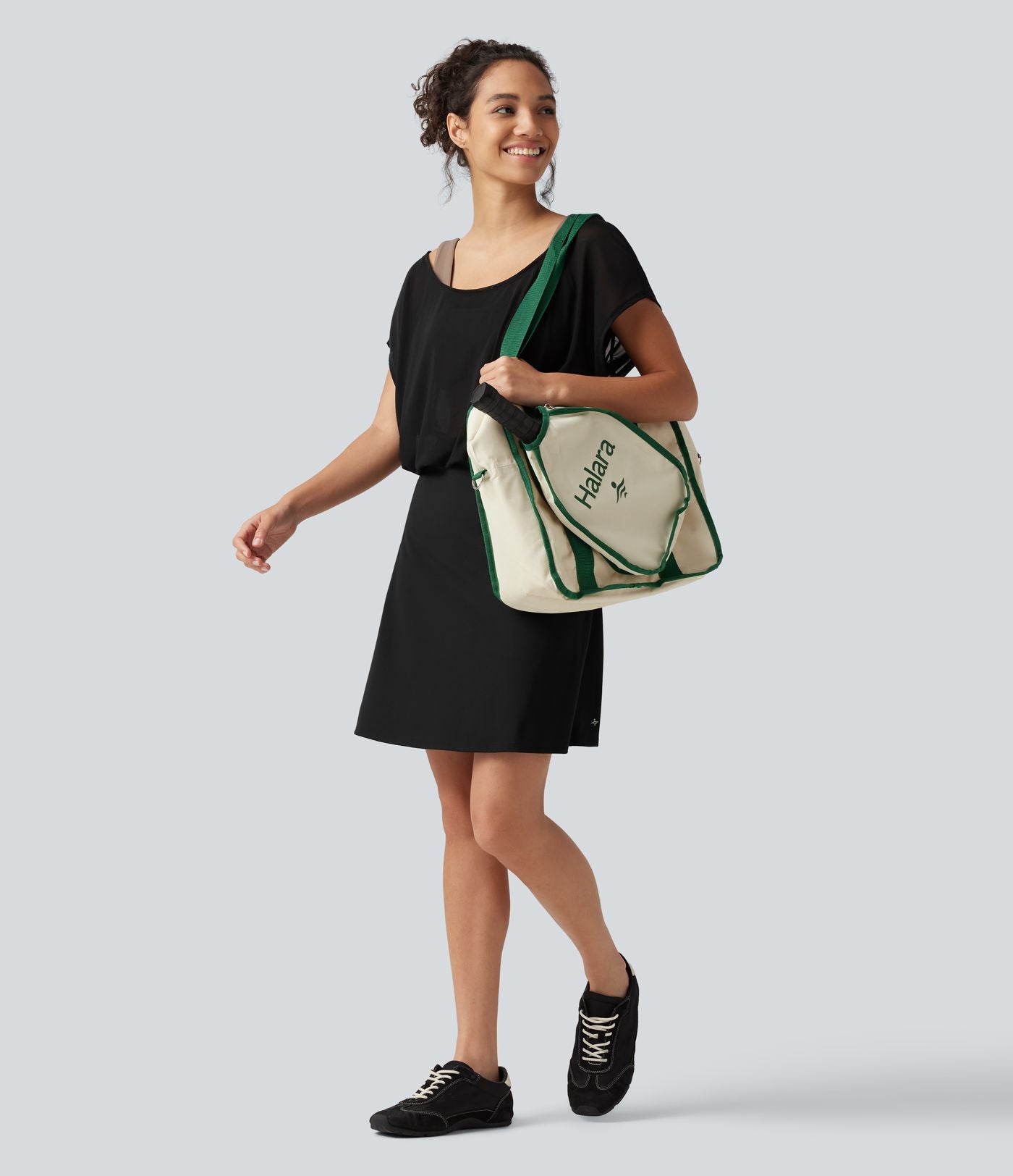 Robe-short mini SoftlyZero™ Plush pour le yoga à encolure bateau, manches courtes et poches - Easy Peasy