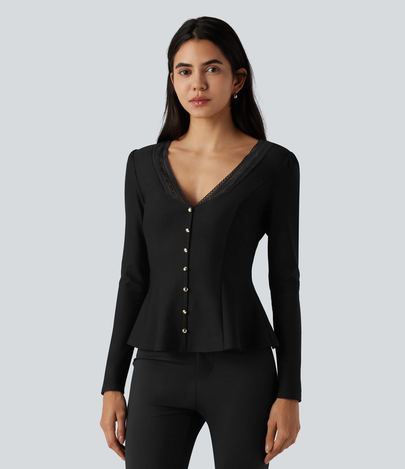 Blouse de travail à col V, dentelle contrastante, manches longues et ourlet à volants