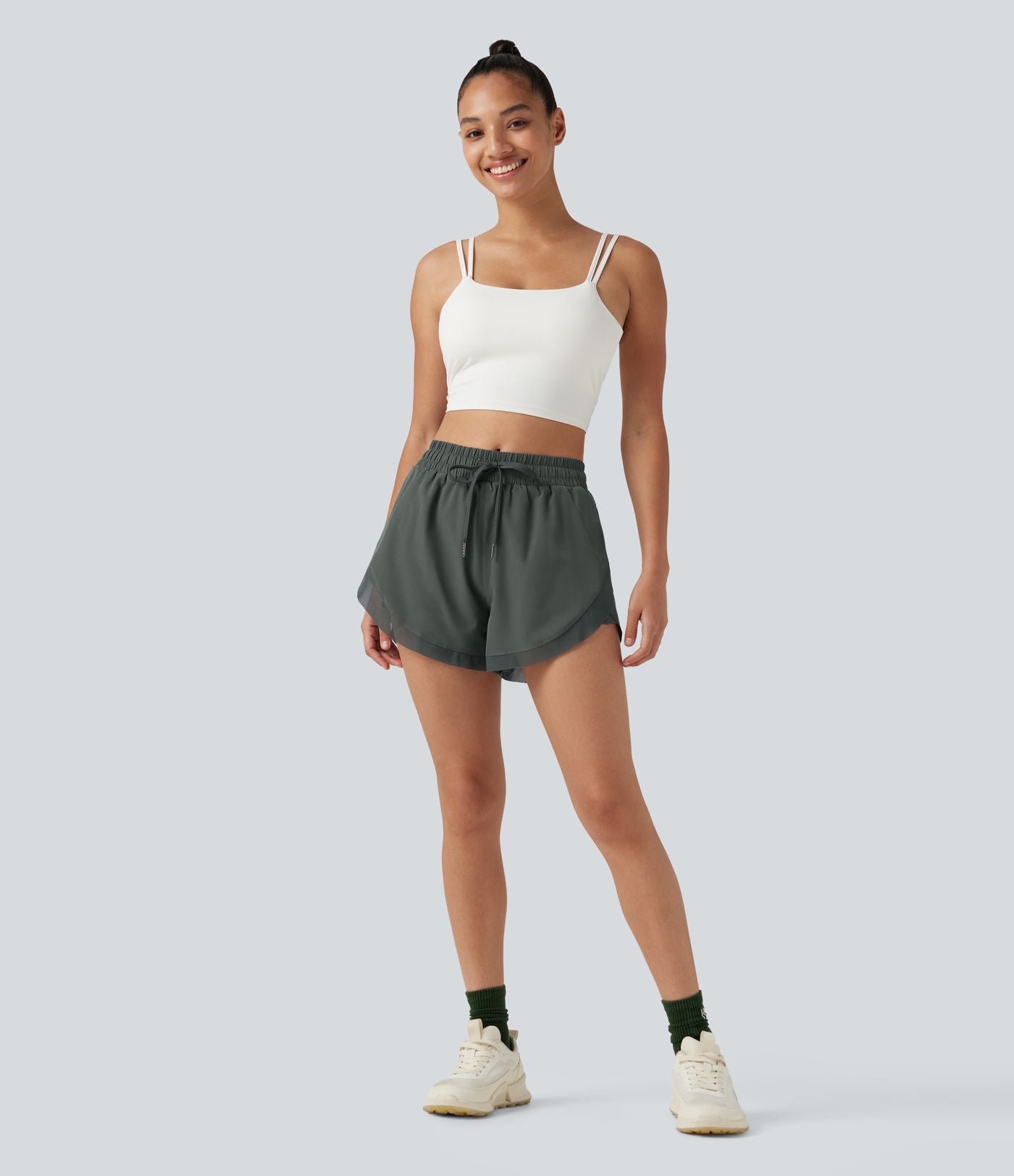 Short de running 2-en-1 taille mi-haute 7,5 cm avec cordon, ourlet incurvé, mesh contrasté et poches