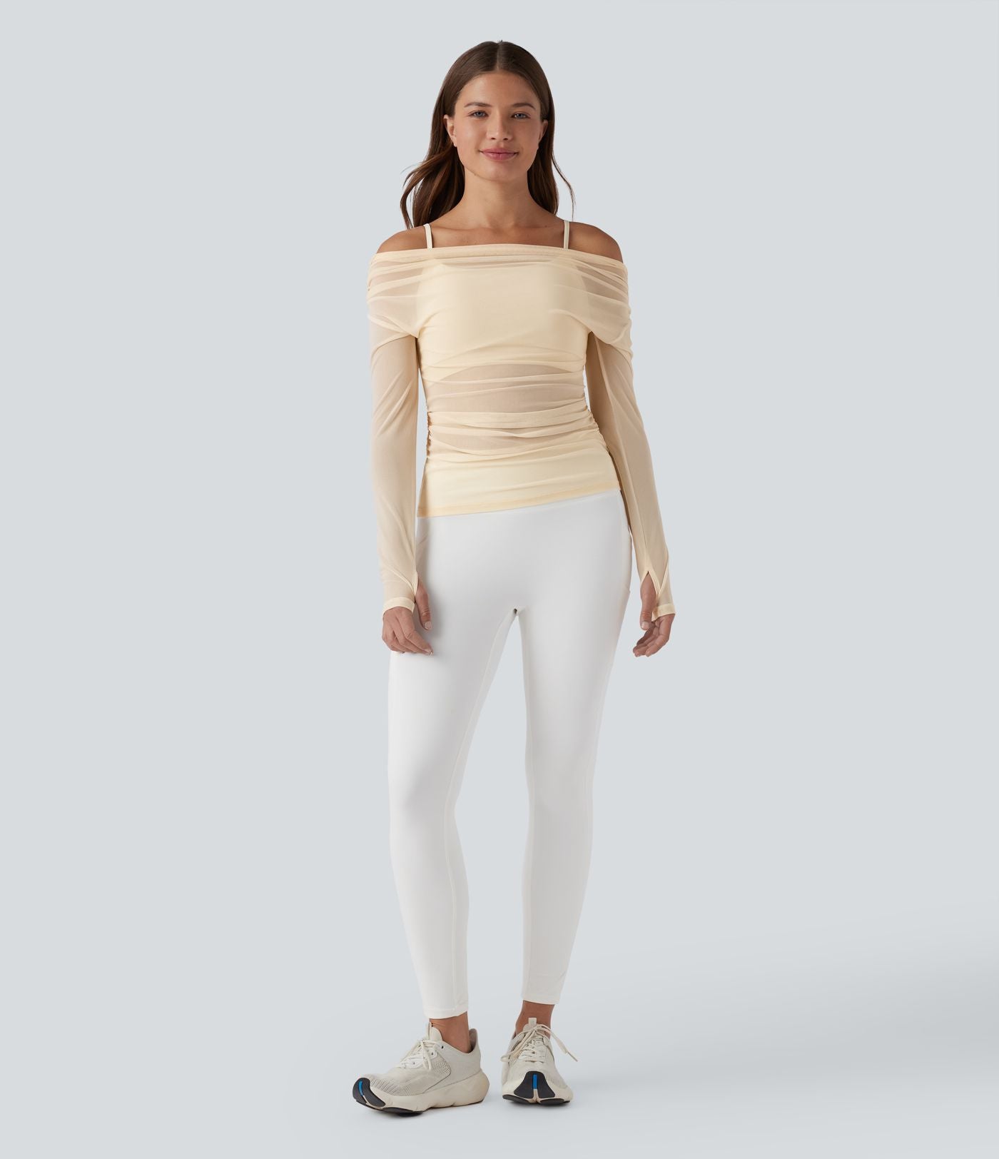 Top sport yoga 2-en-1 asymétrique une épaule manches longues mesh à fronces et trous pour les pouces