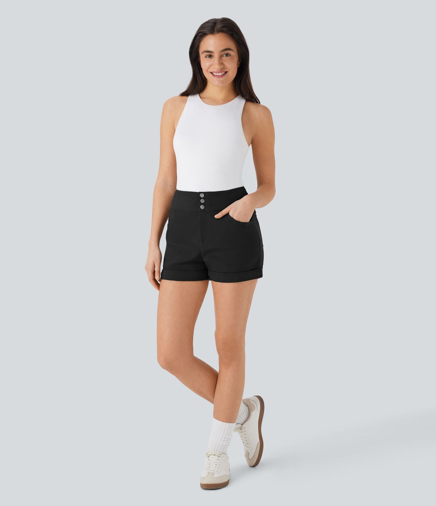 Short décontracté moulant taille haute avec boutons, ourlet roulé et poches