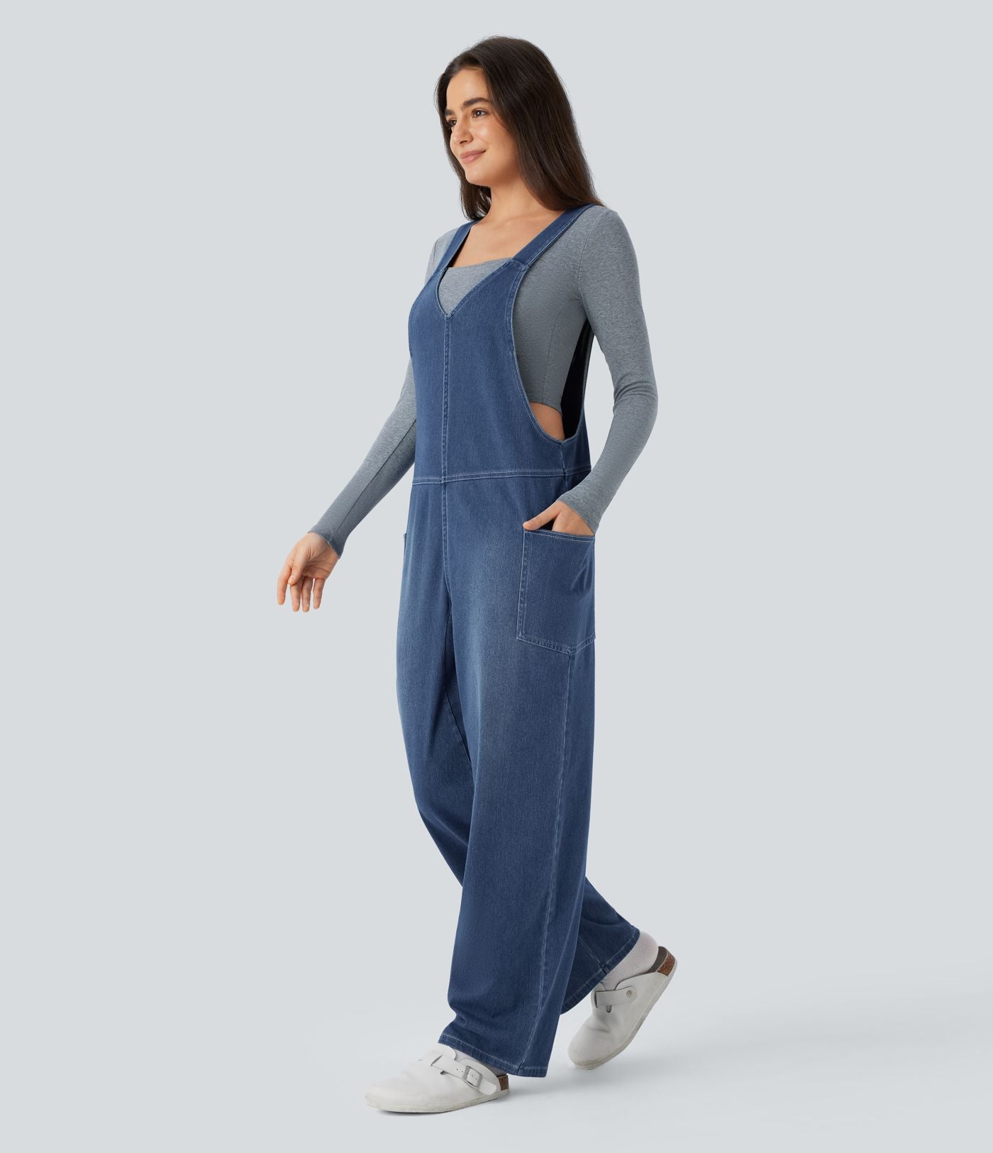 Salopette décontractée Halara Flex™ en denim extensible délavé, col V et poches latérales