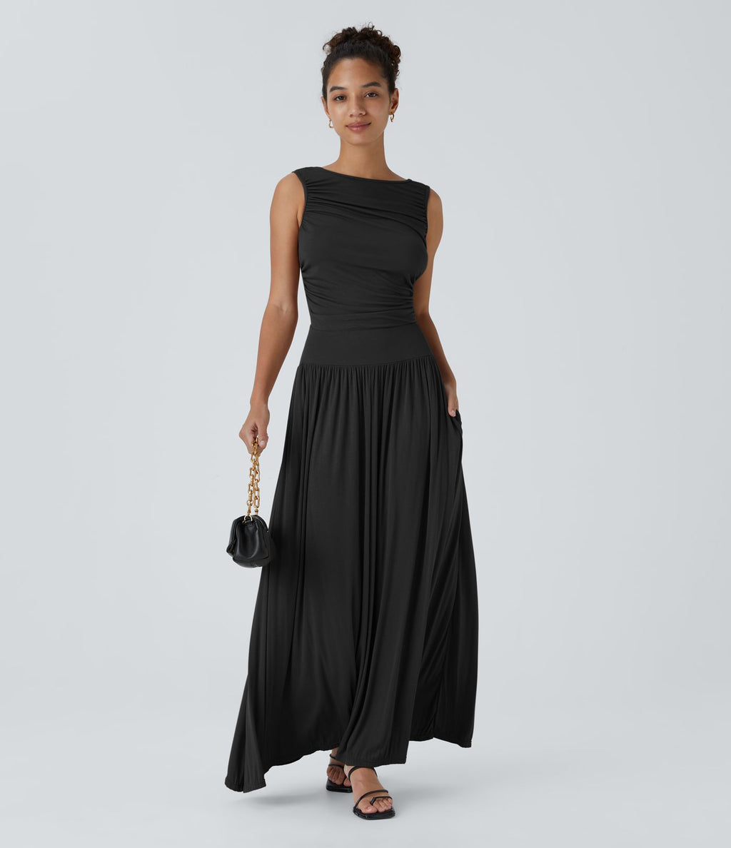 Robe longue à encolure bateau, bretelles asymétriques, côtés froncés et poches