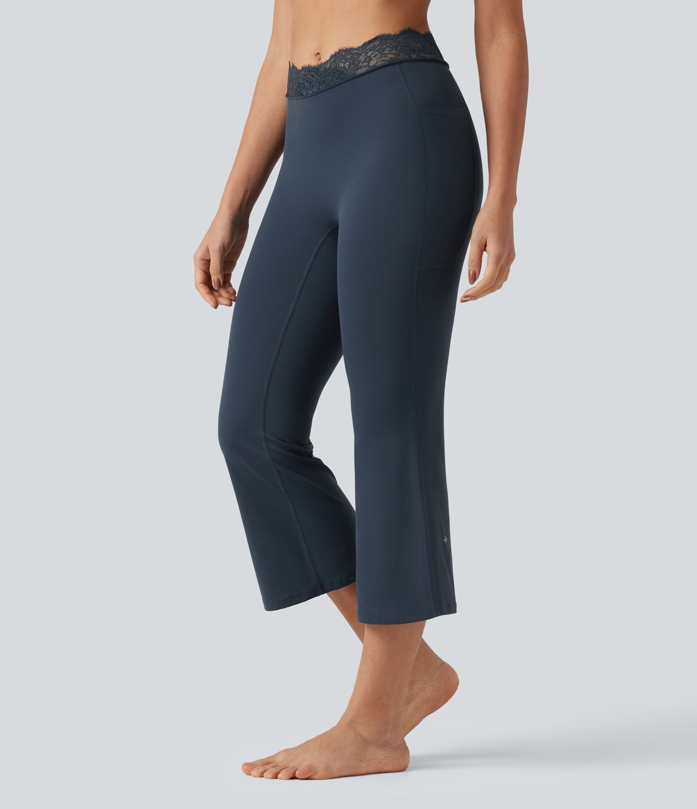 Legging de yoga flare Halara UltraSculpt™ longueur mollet avec dentelle contrastée et poches