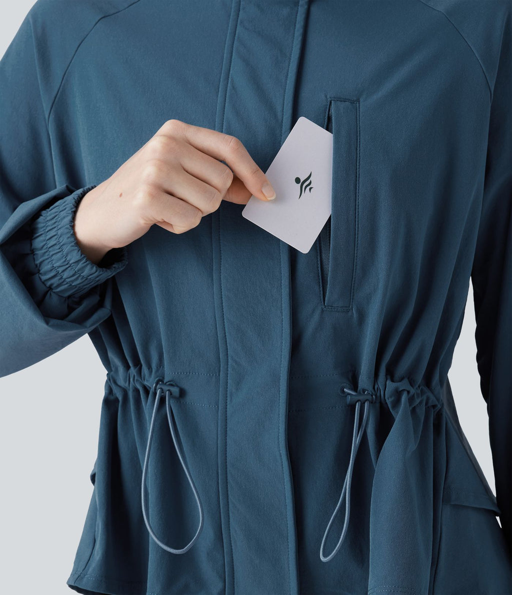 Veste cape d'entraînement à capuche amovible avec cordon de serrage, mesh contrastant et ourlet à volants avec poche