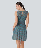 Robe mini décontractée 2-en-1 sans manches à carreaux avec empiècements mesh contrastés et poche latérale