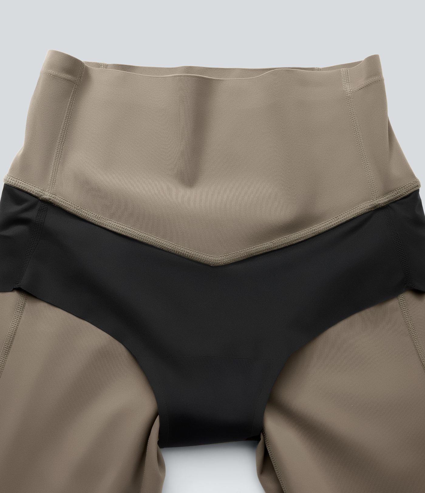 Legging 7/8 d'entraînement gainant taille haute avec sous-vêtement intégré antibactérien et poches Halara UltraSculpt™