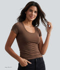 T-shirt Halara décontracté en jersey de coton à manches courtes col dégagé