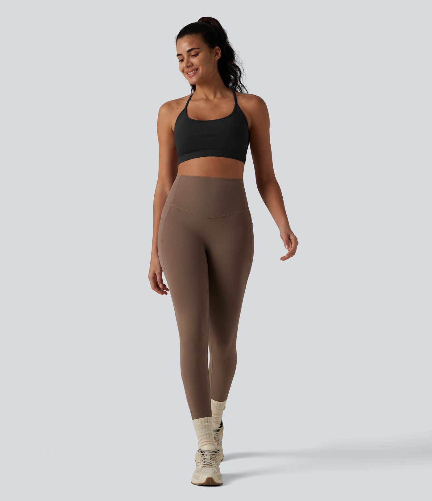 Brassière de sport de yoga en maille côtelée maintien léger dos croisé dos nu avec soutien-gorge intégré