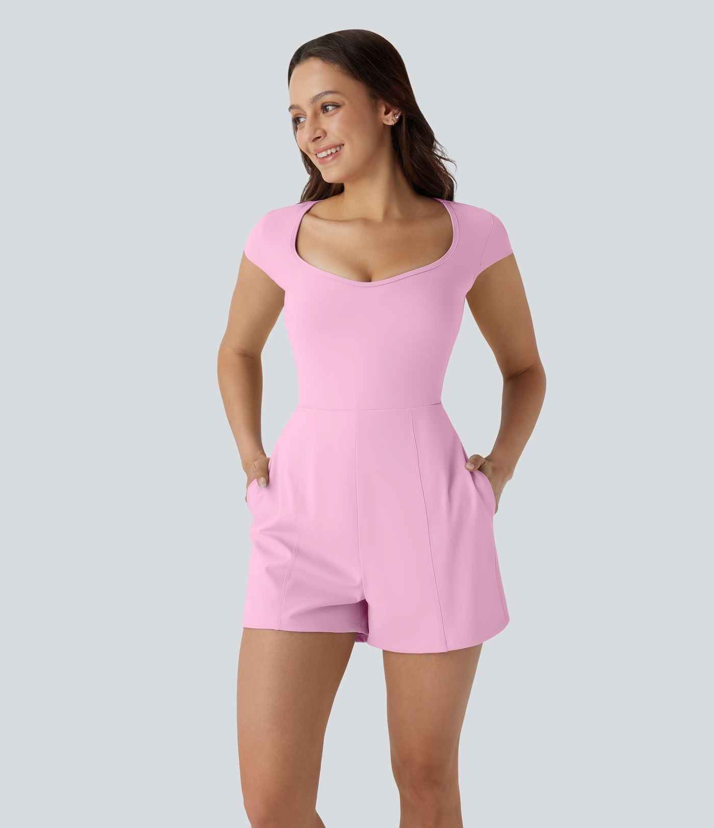 Combinaison de yoga Softlyzero™ Airy avec col U, manches courtes et poches latérales - Édition Easy Peasy