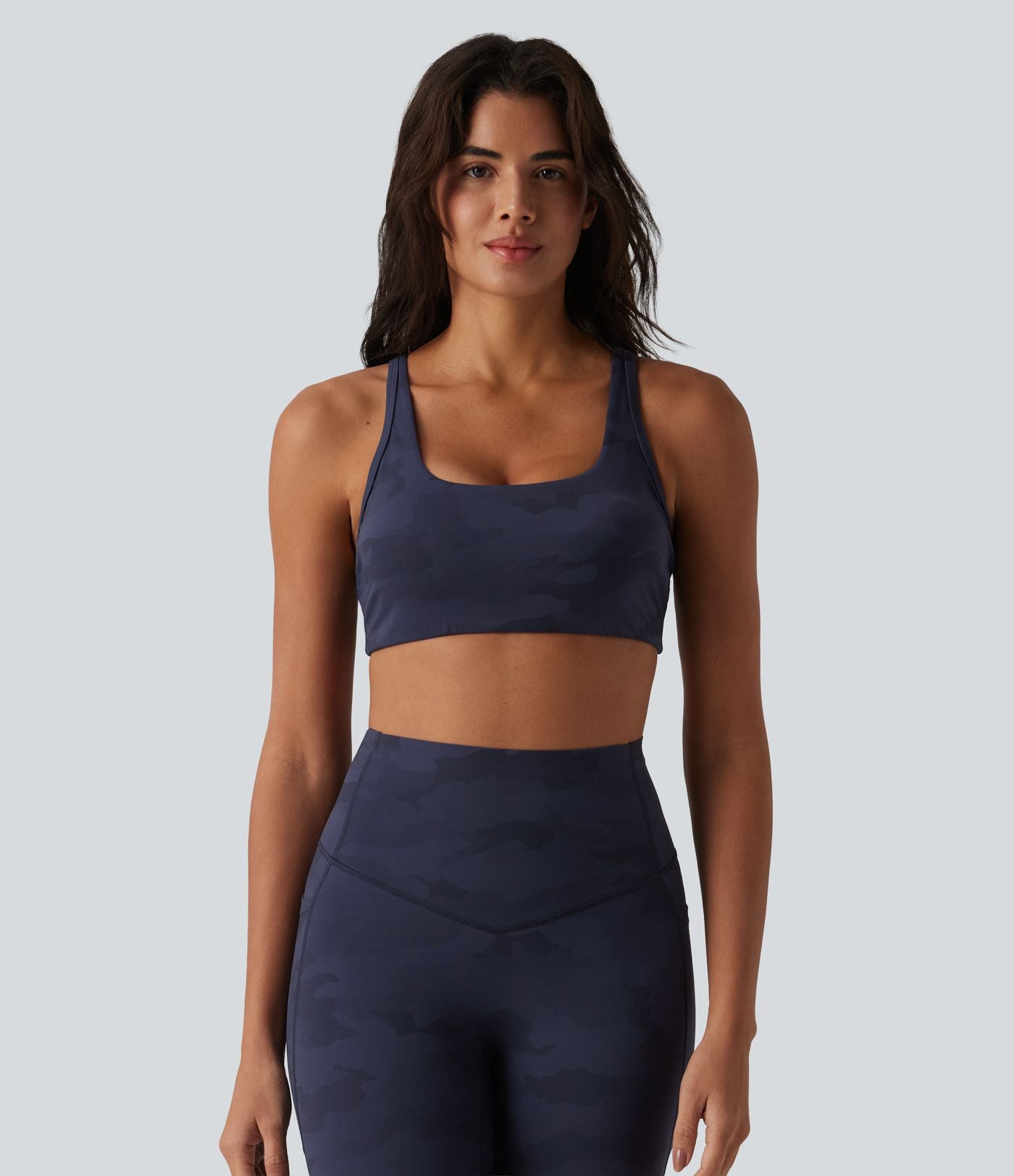 Halara UltraSculpt™ Brassière de sport yoga maintien léger col U à découpes imprimé camouflage