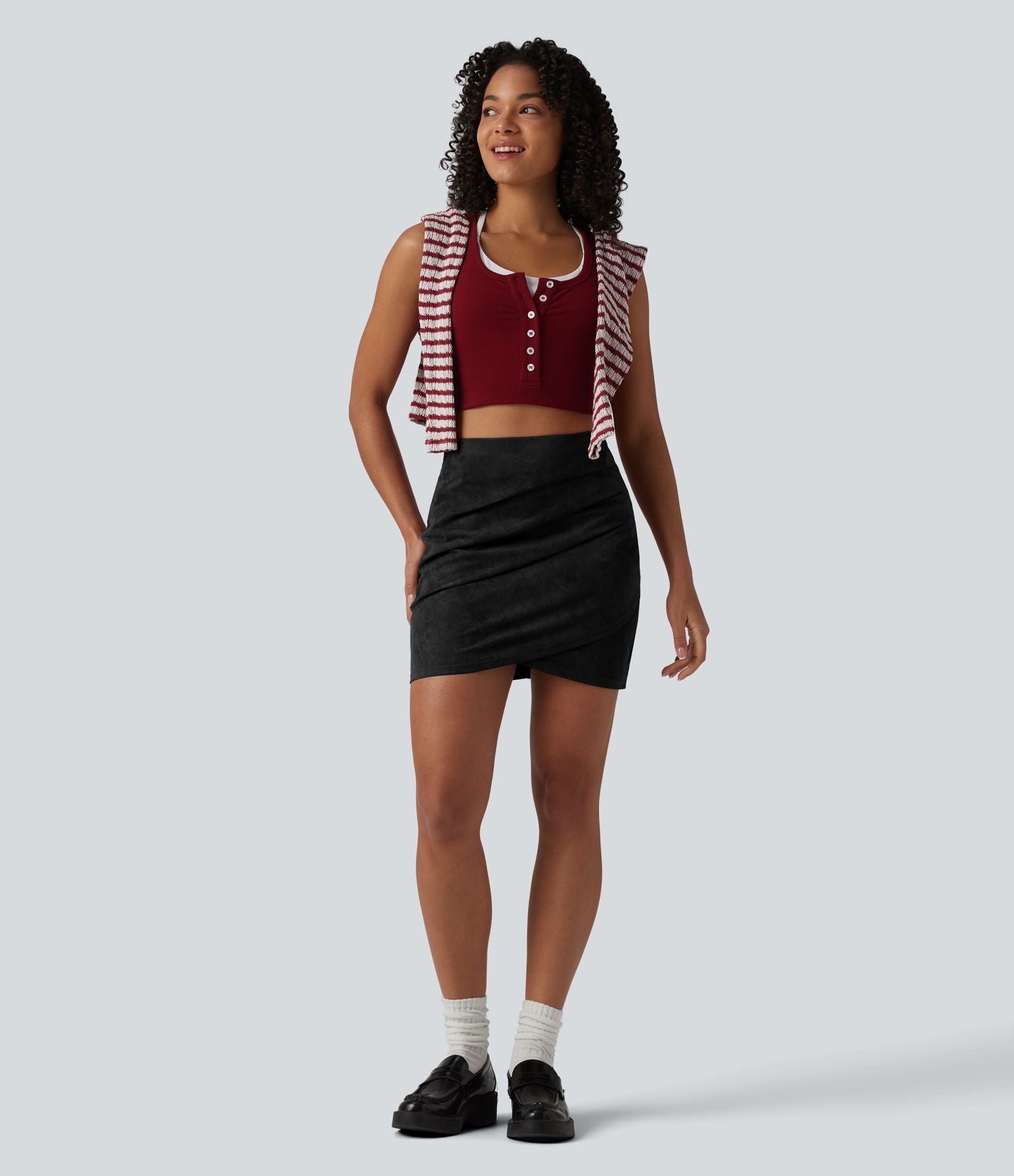 Jupe mini moulante décontractée taille haute en suédine, froncée, ourlet croisé, version plus longue